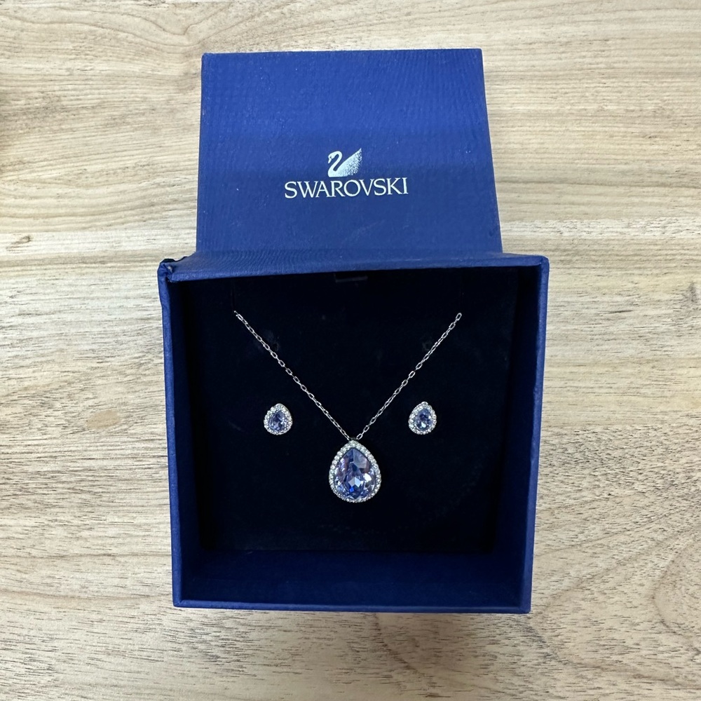 Swarovski Silver Water Drop Necklace Set with Lavender Gems